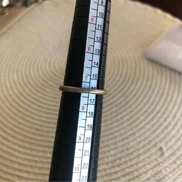 Vintage Signed Avon Ring size 7.25 - Picture 4 of 4